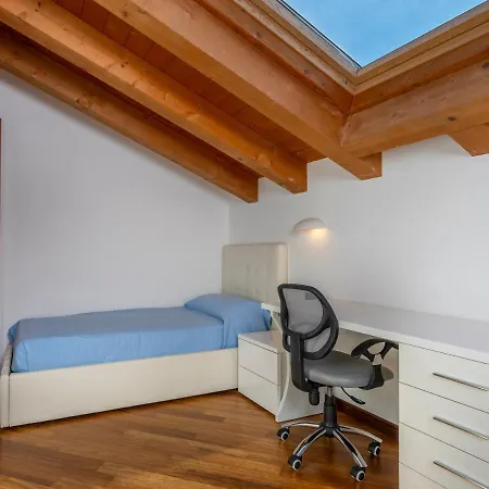 New - With Terrace, Jacuzzi & Netflix Apartment *
