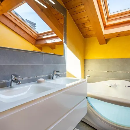Guesthost - New - With Terrace & Netflix * Palmanova