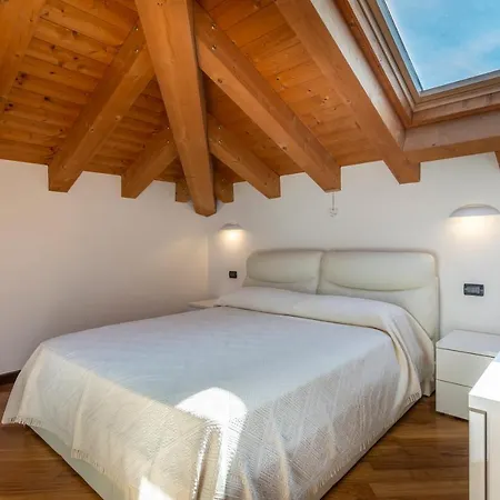 New - With Terrace, Jacuzzi & Netflix Apartment