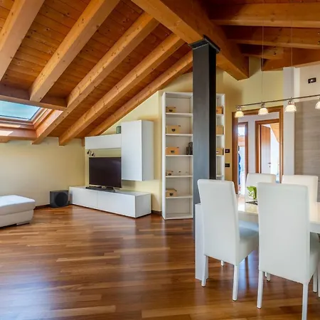 New - With Terrace, Jacuzzi & Netflix Apartment Palmanova