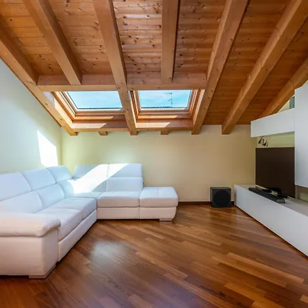 Apartment New - With Terrace, Jacuzzi & Netflix