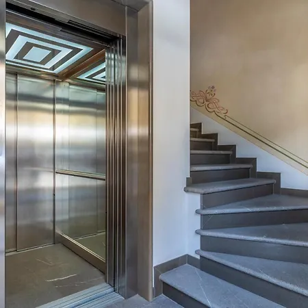 New - With Terrace, Jacuzzi & Netflix Apartment