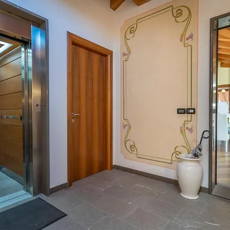 New - With Terrace, Jacuzzi & Netflix